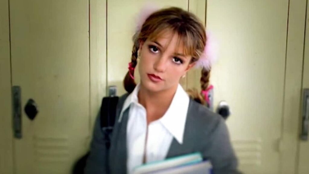 Imagen de Britney Spears en el video de "...Baby One More Time"